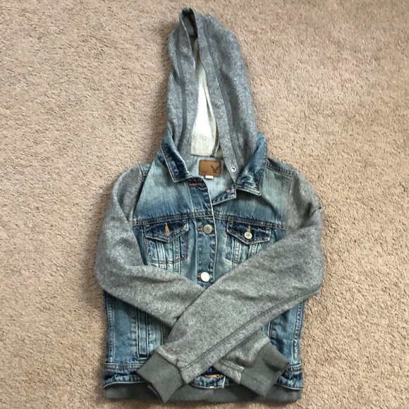 American Eagle Outfitters Jackets & Blazers - American Eagle Jean jacket with grey sleeves